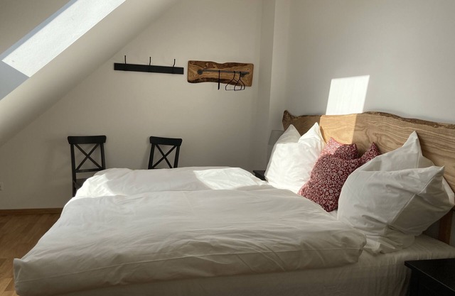 Helle Dachgeschoßwohnung mit Kamin