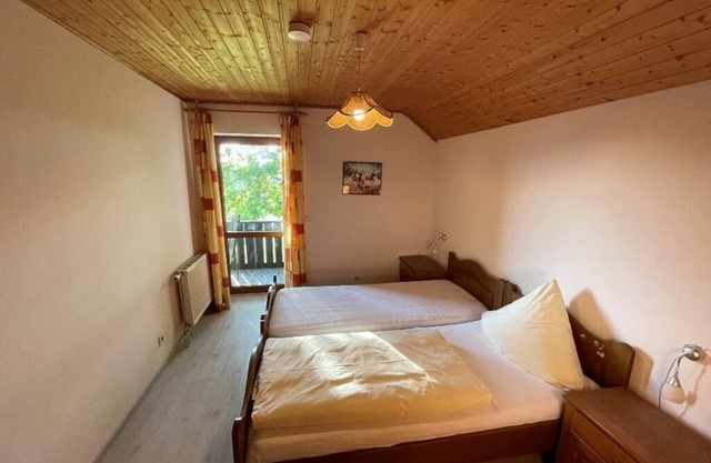 Helle Ferienwohnung für bis zu Vier Personen mit Balkon