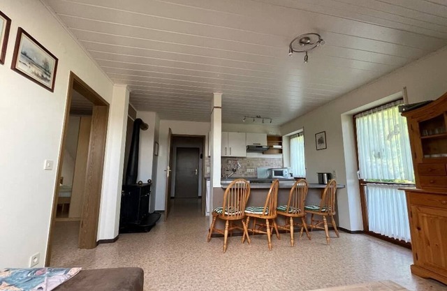 Helle Ferienwohnung für bis zu Vier Personen mit Balkon