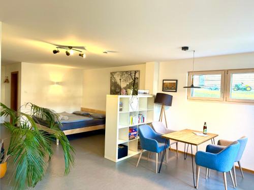 Helle Souterrain Wohnung in Laufnähe zum Wörthsee