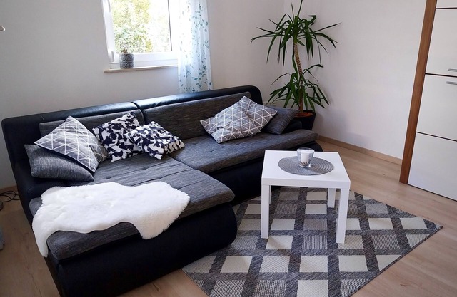 Helle und Gemütlich Eingerichtet Ferienwohnung mit Voll Ausgestatteter Küche