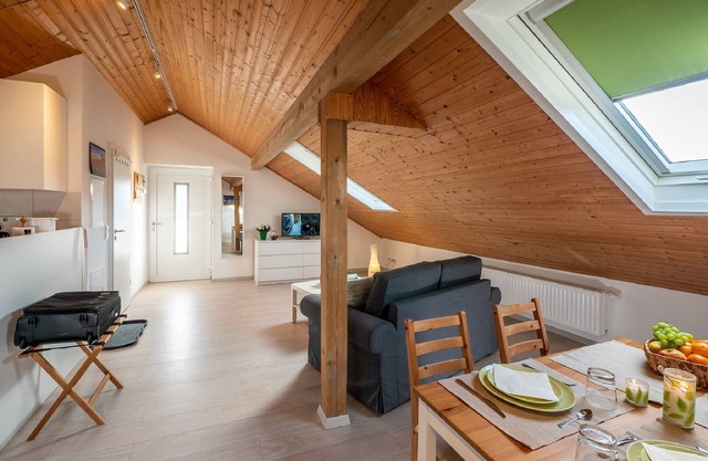 Helles Dachgeschoss-Appartement (45qm) mit kostenfreiem WLAN