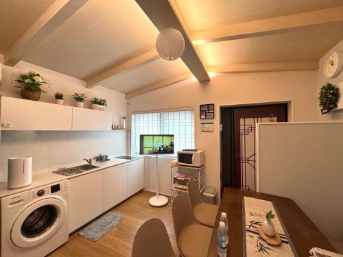 Hello Stay & Hangang Park, 5 min walk from Konkuk University, Seongsu, Jayang Subway Stations & Licensed Accommodation