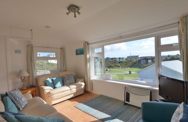 Heloan is a beach chalet which offers comfortable living space for up to six guests