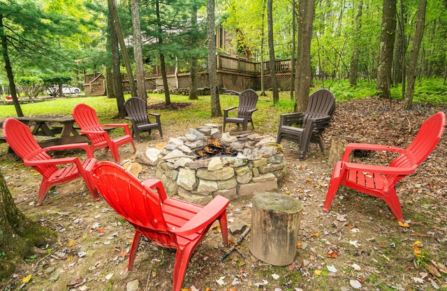 Hemlock Chalet: Lake Access, Dogs Welcome, Dock Slip!