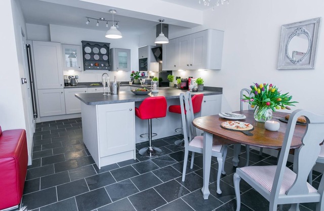 Hen Bost Nefyn - a coastal that sleeps 2 guests in 1 bedroom