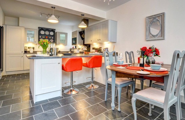 Hen Bost Nefyn - One Bedroom Apartment, Sleeps 2