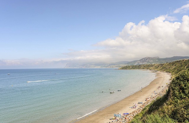 HEN BOST, pet friendly, character holiday cottage in Morfa Nefyn