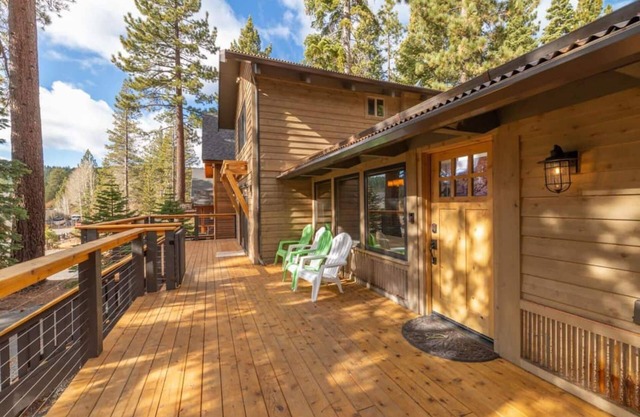 Henderson by AvantStay | Lake View! Walk to Beach, Garwoods & More!