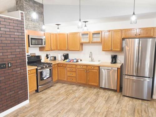 HENDERSON HOME With GREAT AMENITIES