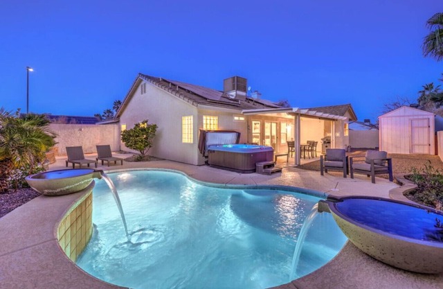 Henderson Pool Oasis w/Jacuzzi!