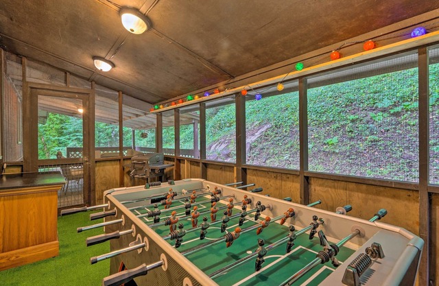 Hendersonville Retreat < 4 Mi to Lake Lure!