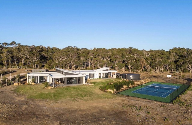 Hendon House A Sprawling Family Estate