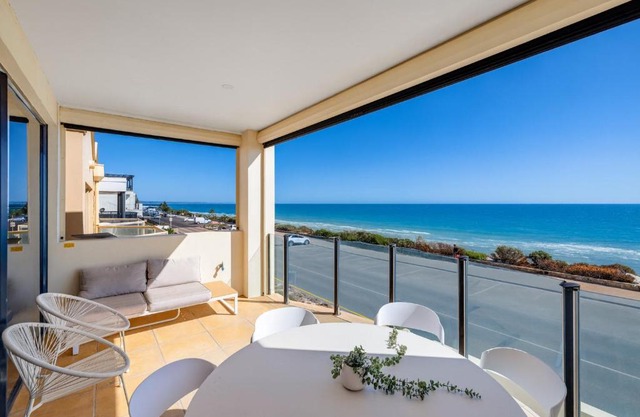 Henley Beachfront Luxury Home With Sauna Just 200m From Henley Square!