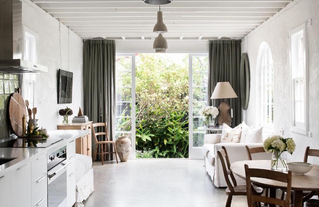 Henry’s on Balfour - Historic understated luxury