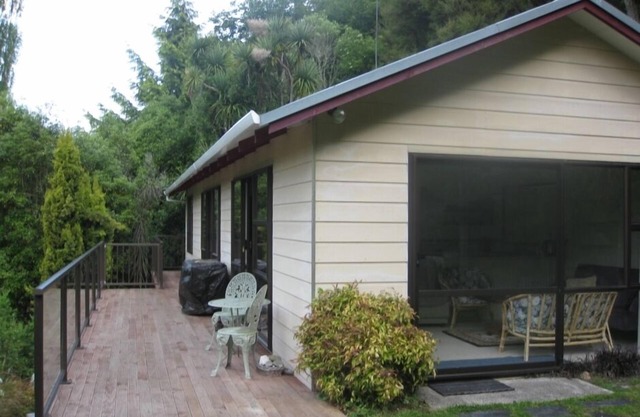 Herbert, Cosy Dell Crib Forest Retreat
