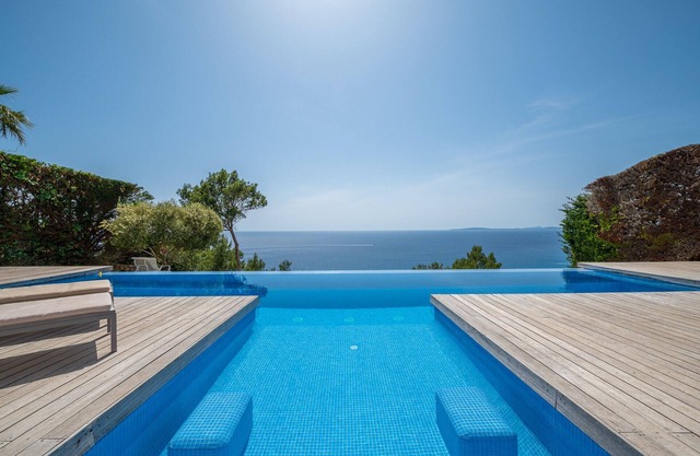 Herce Property - Minimalist & Mediterranean
