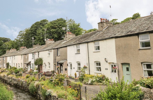 HERDWICK COTTAGE, pet friendly, with open fire in Cark In Cartmel