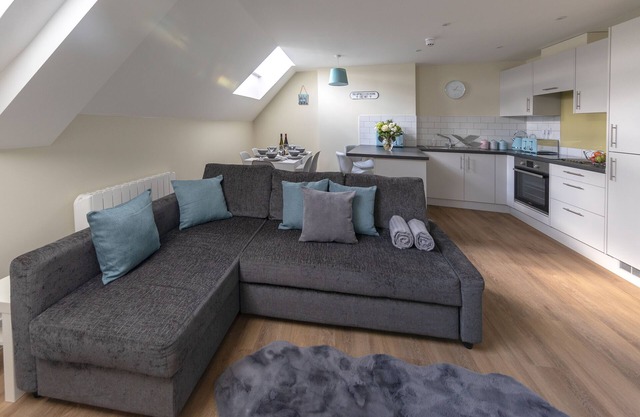 HEREFORD CITY CENTRE – Apartment 8: Modern 2-Bed in City Centre, Sleeps 6