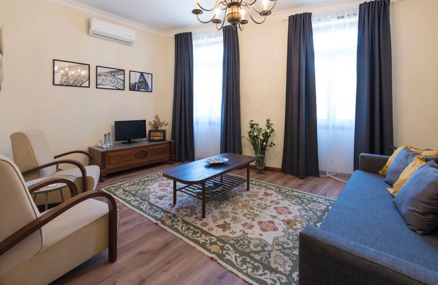 Heritage Collection House w/4BR by LovelyStay