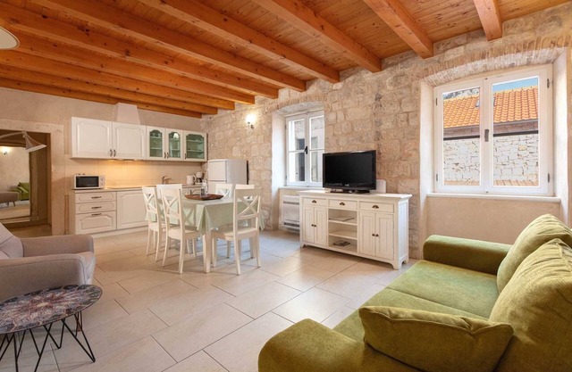 Heritage Family Apartment Mama 1 in Omiš, free parking