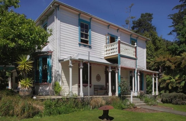Heritage homestead, retreat, mountain views, peace