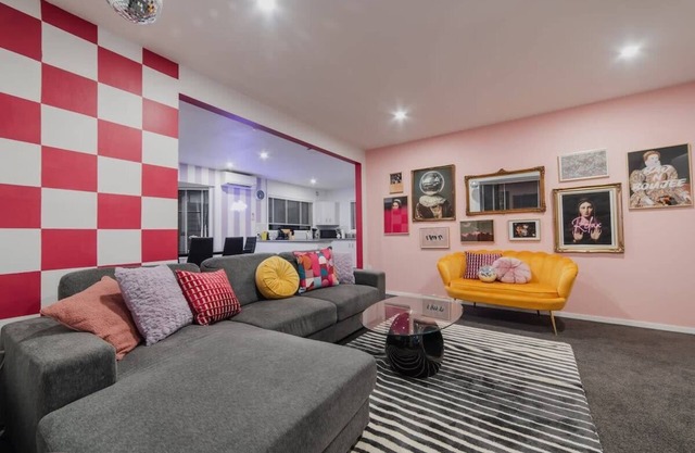 Heritage House - Classic 3BR on Greenhurst Street