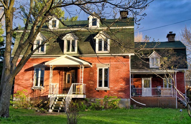 Heritage house in the old Ste-Rose