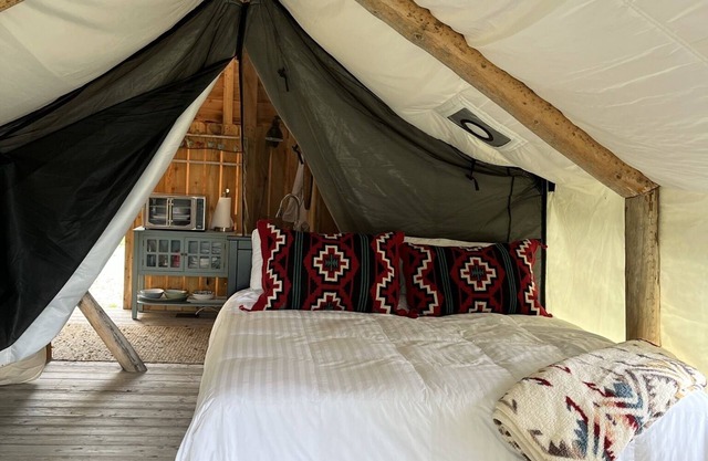 Heritage Ranch 'Sacajawea' Glamping Tent (4)