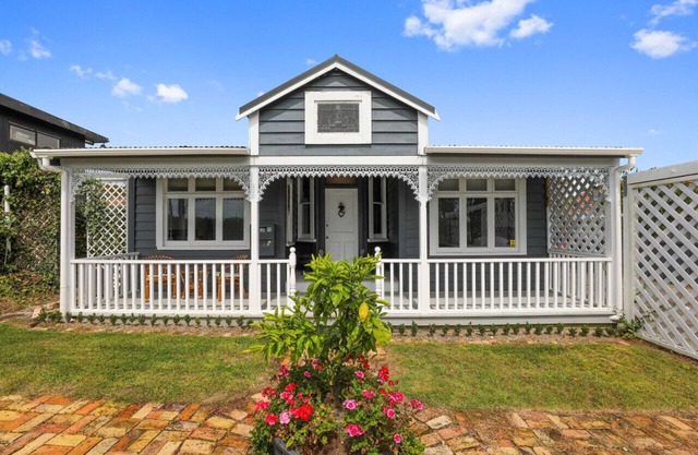 Heritage Villa and Timber Retreat in Central Rotorua