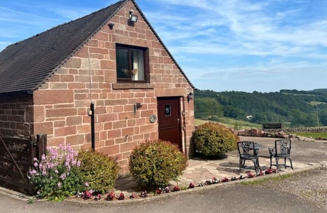 Hermitage Lodge - Beautiful 2 bedroom country cottage with lovely views