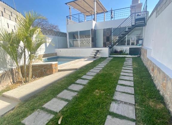 Hermosa casa con alberca y vista al lago