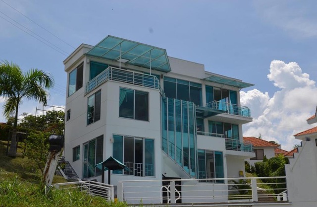 Hermosa casa con piscina y BBQ en Melgar