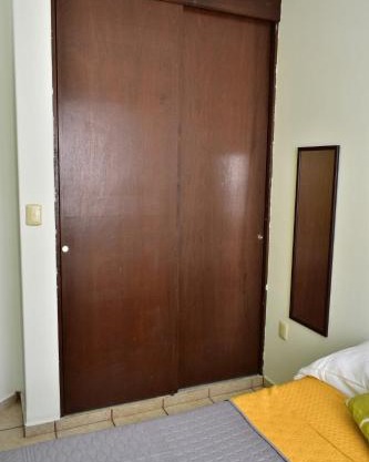 Hermosa casa de 2 pisos con estacionamiento propio