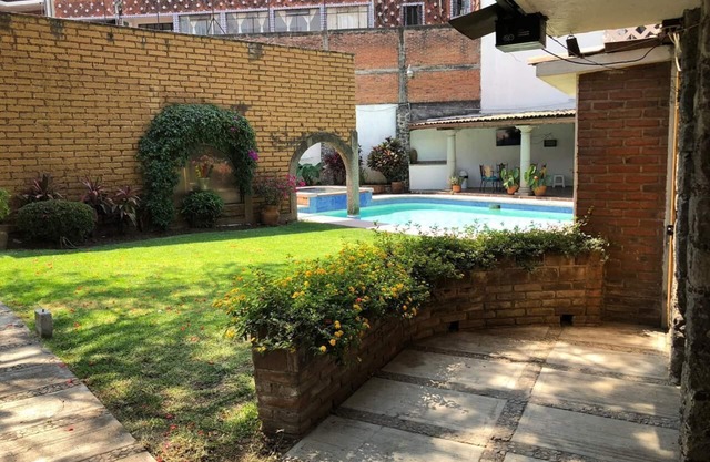Hermosa casa en el corazón de la ciudad de la eterna primavera.