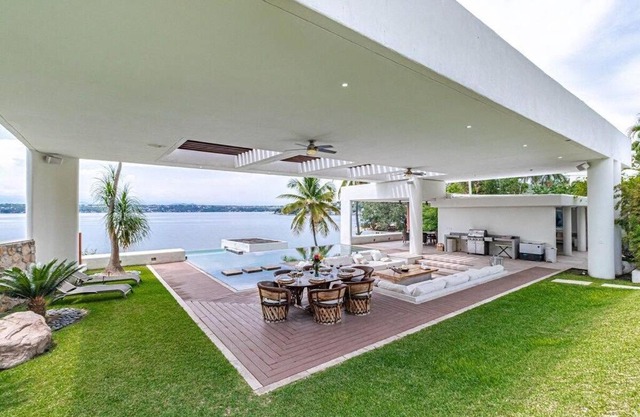 Hermosa casa junto al lago con infinity pool & jacuzzi