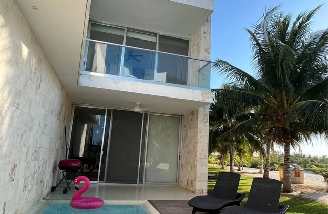Hermosa Casa Moderna a la Orilla del Mar
