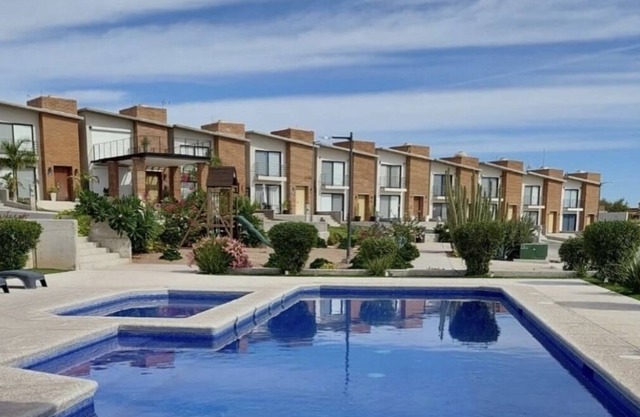 Hermosa Villa con Vista al Campo de Golf