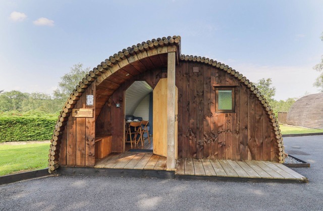 HERON, pet friendly, with a garden in Beulah