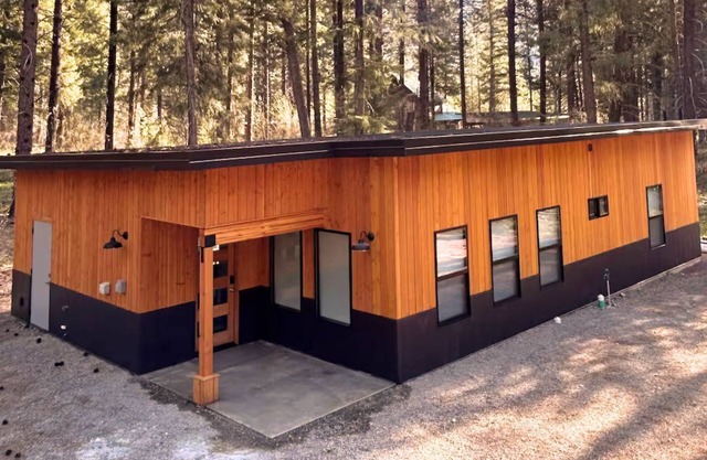 Heron's Landing - modern, newly built 2-bed/2-bath house near Mazama
