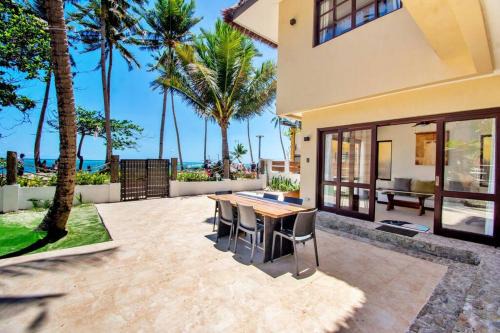Hey Jude Bulabog Beachfront Residence