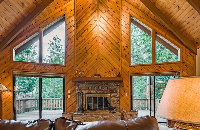 Hibernation Hideaway ~ Pet Friendly w/ A/C!