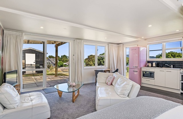 Hicks Haven - Waikanae Beach Holiday Studio