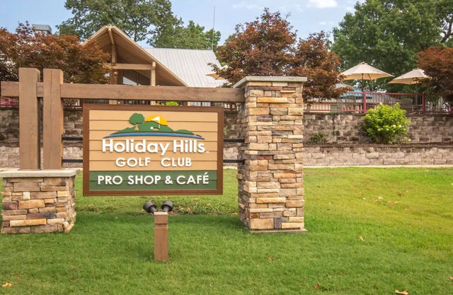 HICV Holiday Hills Resort studio unit Friday check-in