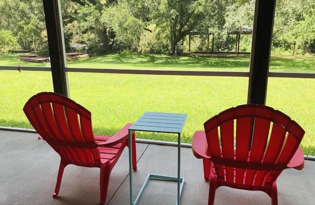 Hidden City Riverfront Apt Near Lakes Golf & Disney