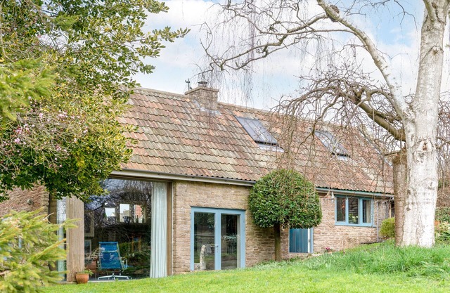 Hidden Garden House-Village location-Somerset Bath