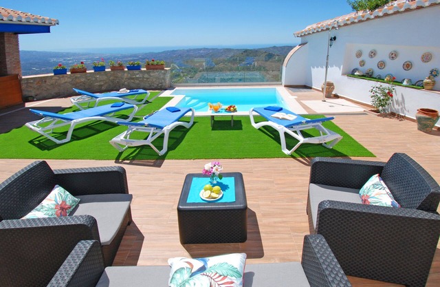 HIDDEN GEM IN ANDALUSIAN VILLAGE-POOL WITH SUPERVIEW-AMAZING HOLIDAY EXPERIENCE