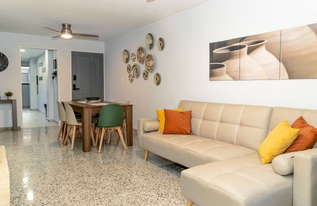 Hidden gem & modern, 2bed/3bath apt. w/private parking. 5 min to local shops!