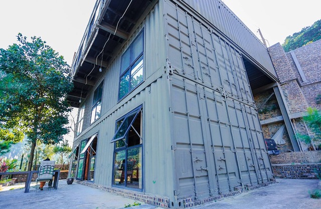Hidden gem of Hanoi- container house by the lake