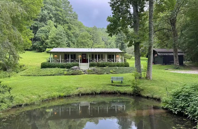 Hidden Meadow Mountain Cottage w/Farm Animals